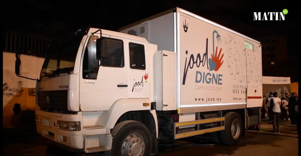 ‪@lematinpointma‬ : le 《Camion Douche》en faveur des sans-abris reprend du service